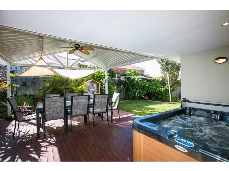 11 Leedon Drive, Ellenbrook WA 6069