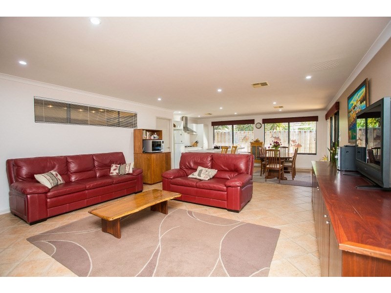 11 Leedon Drive, Ellenbrook WA 6069