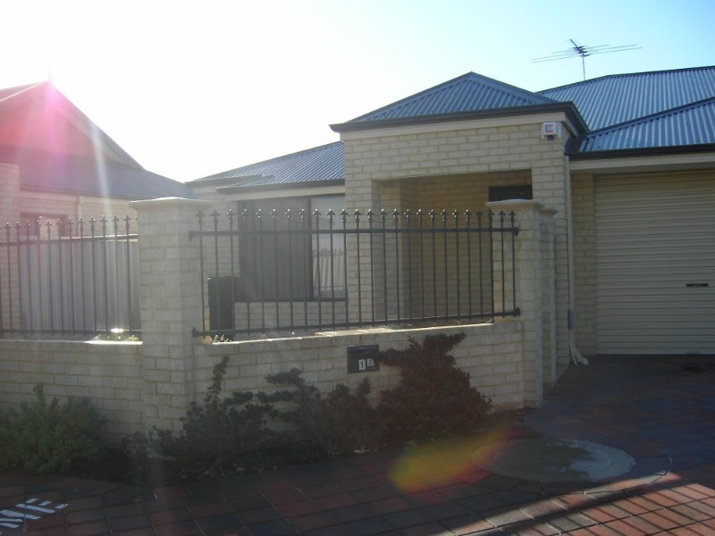 2/3 Sampson Close, Midland WA 6056