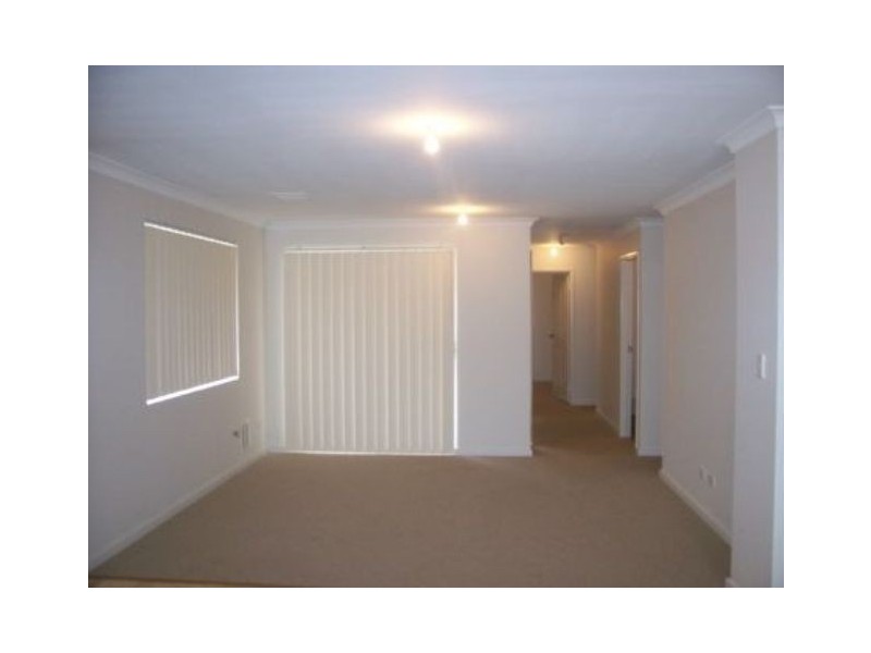 4/8D Sampson Close, Midland WA 6056