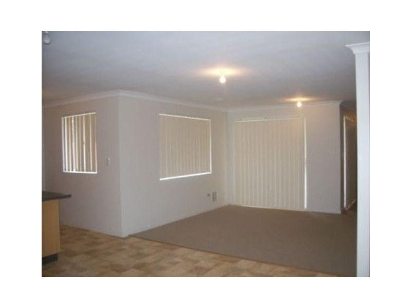 4/8D Sampson Close, Midland WA 6056