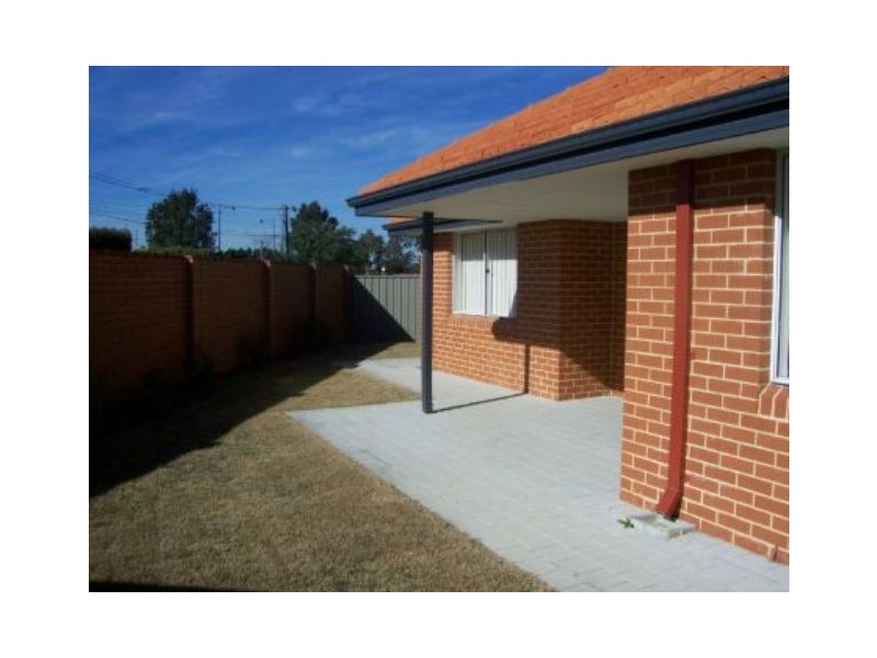 4/8D Sampson Close, Midland WA 6056