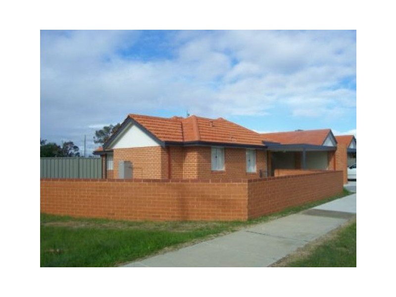 4/8D Sampson Close, Midland WA 6056