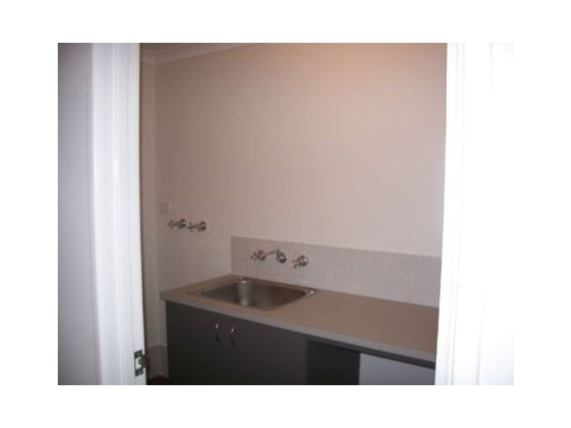 4/8D Sampson Close, Midland WA 6056