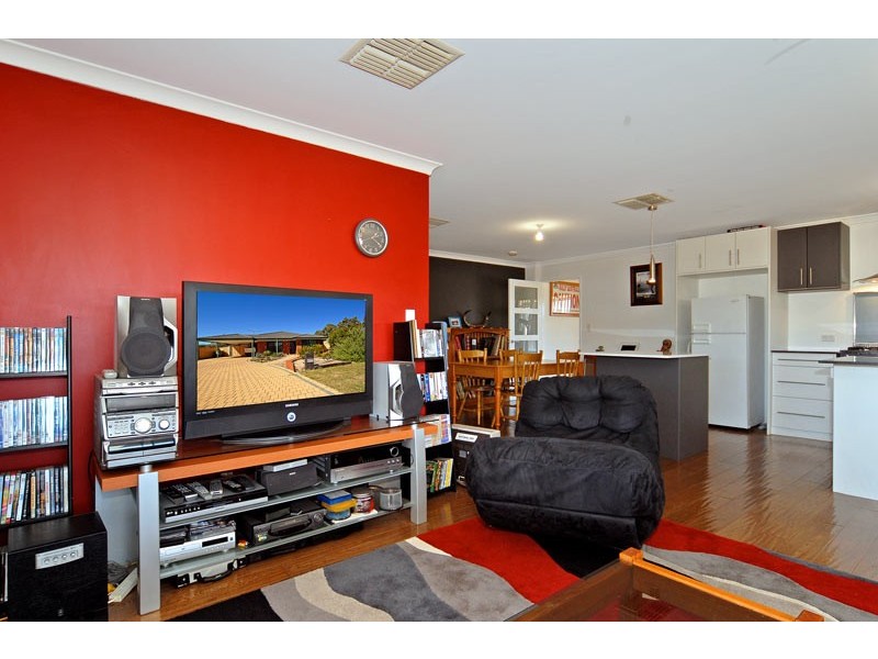 121 Dongara Circle, Jane Brook WA 6056