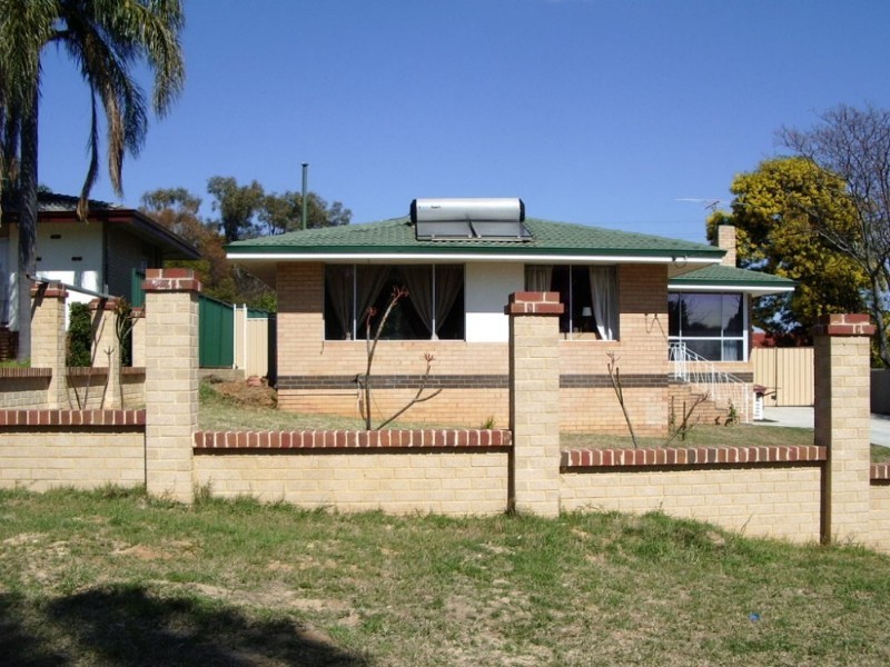 4 Churchill Drive, Swan View WA 6056