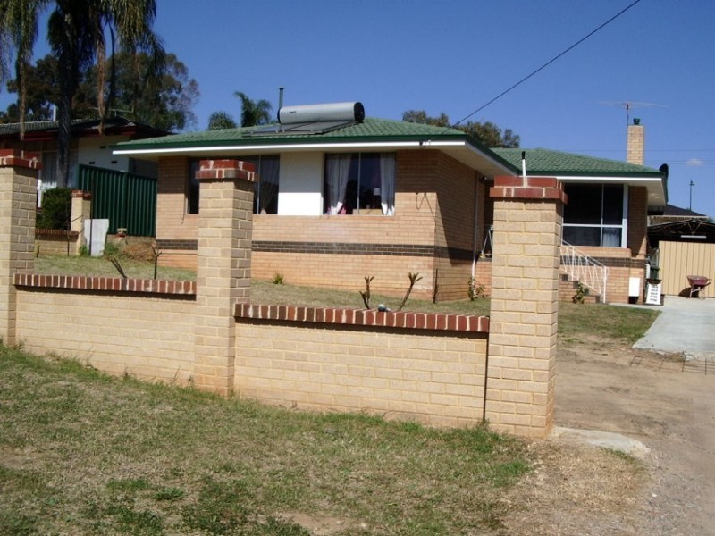 4 Churchill Drive, Swan View WA 6056