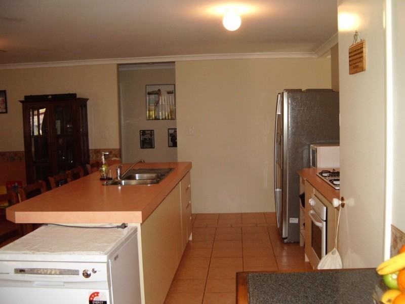 27 Bildjar Close, South Guildford WA 6055