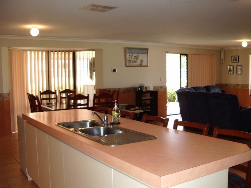 27 Bildjar Close, South Guildford WA 6055