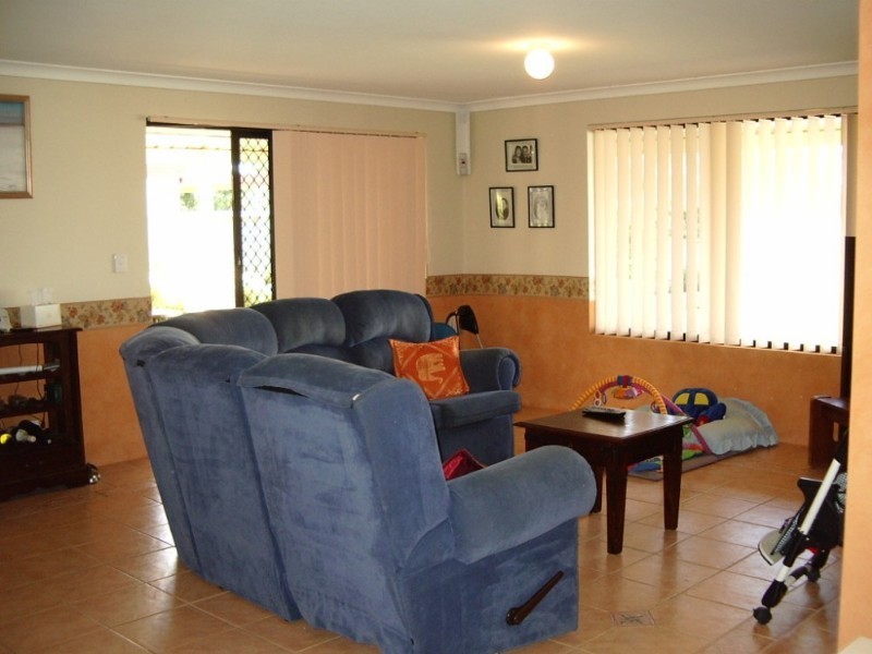 27 Bildjar Close, South Guildford WA 6055