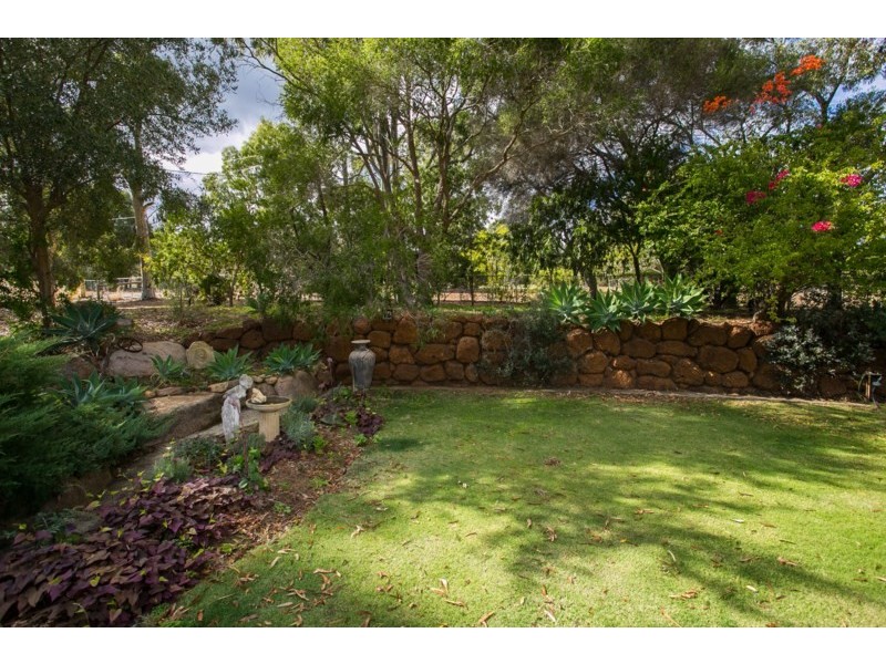 1945 Pechey Road, Swan View WA 6056