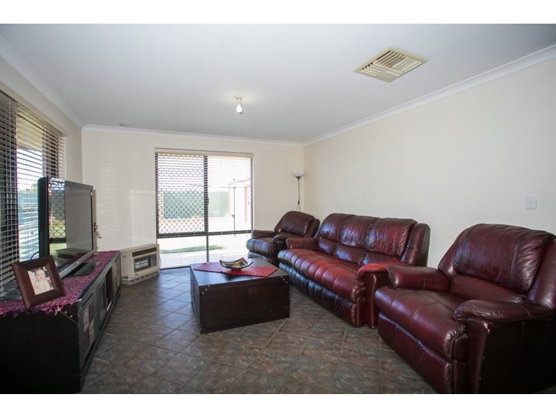 19 Alsace Avenue, Caversham WA 6055