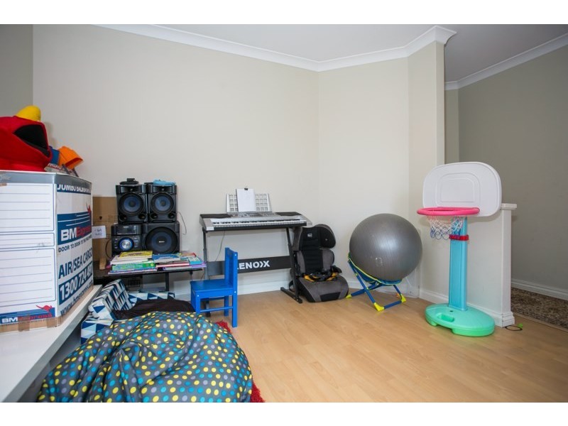 4 Love Street, Cloverdale WA 6105