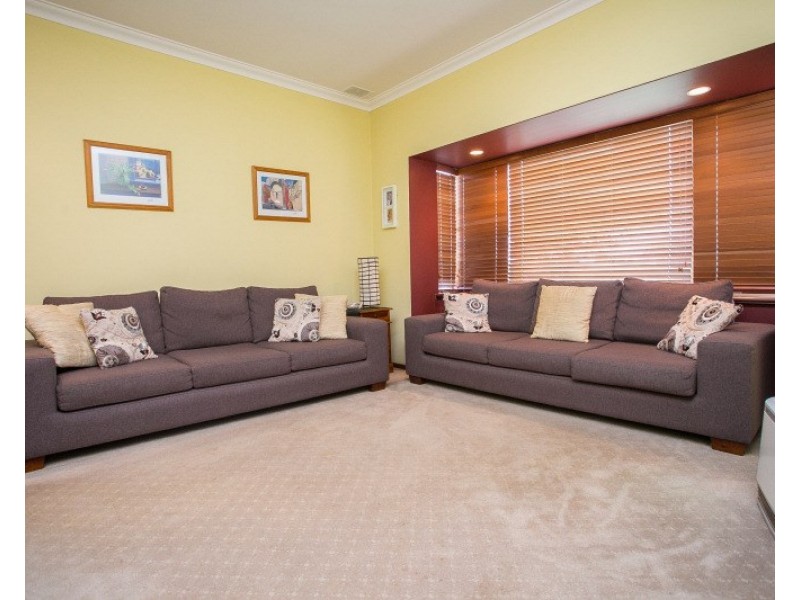 3 Sumreal Close, Swan View WA 6056