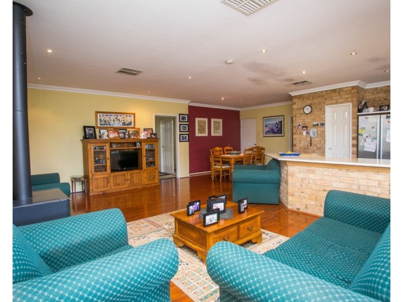 3 Sumreal Close, Swan View WA 6056