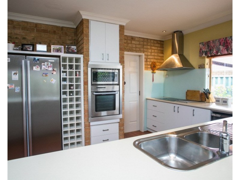 3 Sumreal Close, Swan View WA 6056