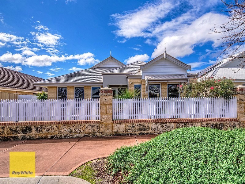 16 Parkfarm Drive, South Guildford WA 6055