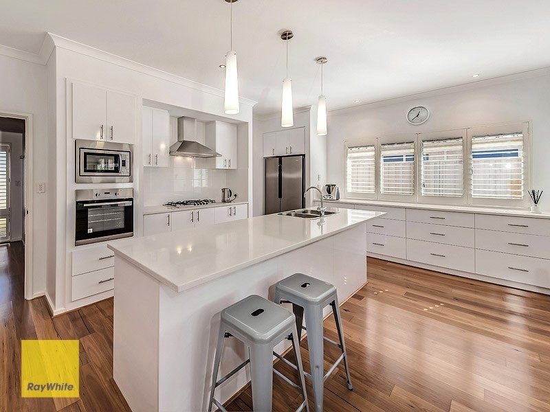 16 Parkfarm Drive, South Guildford WA 6055