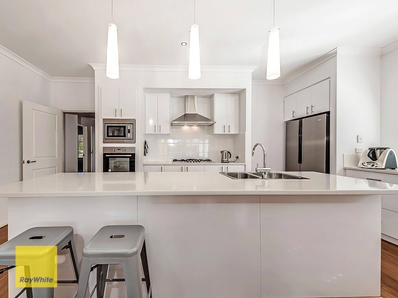 16 Parkfarm Drive, South Guildford WA 6055