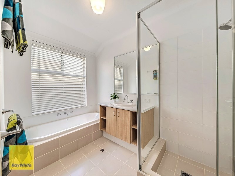 16 Parkfarm Drive, South Guildford WA 6055