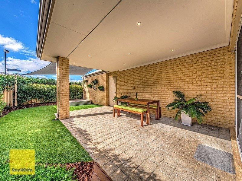 16 Parkfarm Drive, South Guildford WA 6055