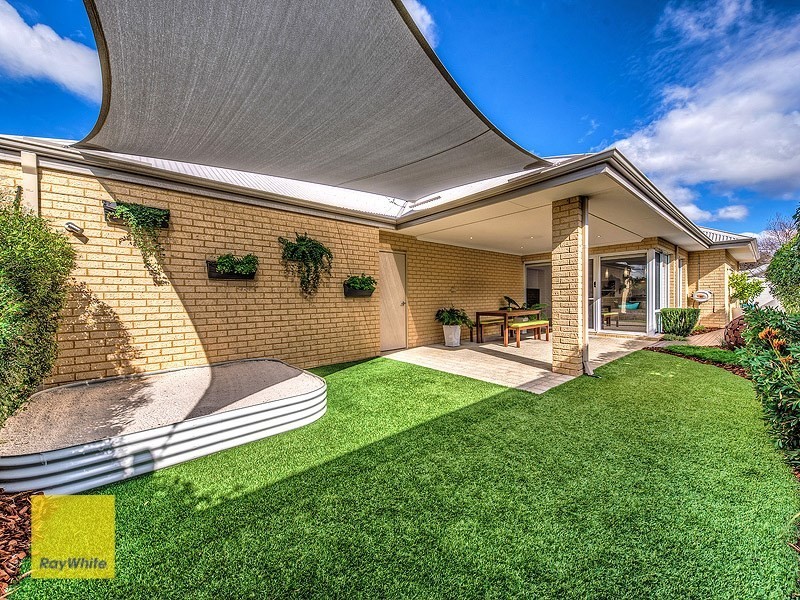 16 Parkfarm Drive, South Guildford WA 6055