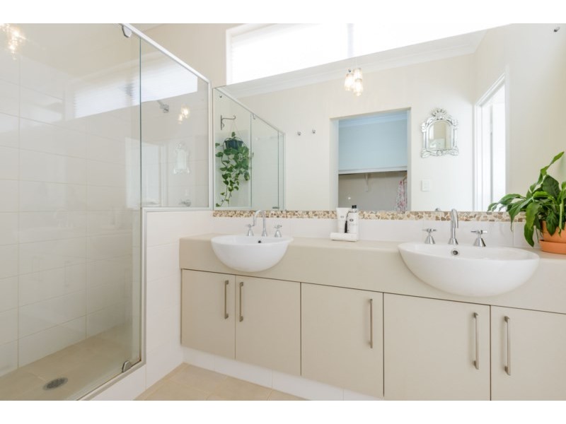26 Pexton Drive, South Guildford WA 6055
