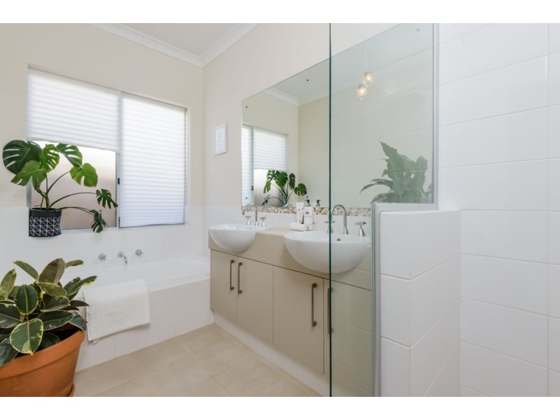 26 Pexton Drive, South Guildford WA 6055
