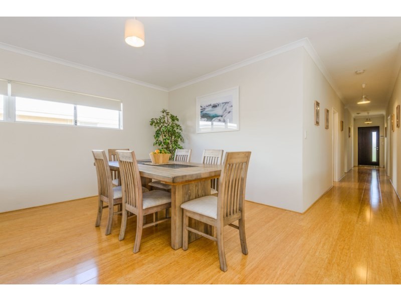 26 Pexton Drive, South Guildford WA 6055