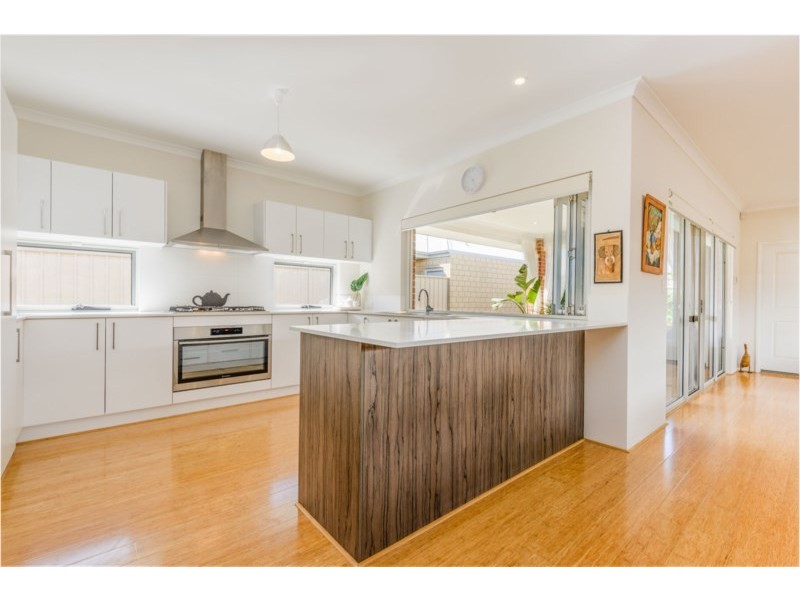 26 Pexton Drive, South Guildford WA 6055