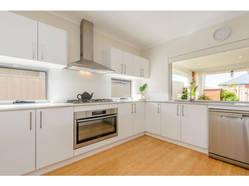 26 Pexton Drive, South Guildford WA 6055