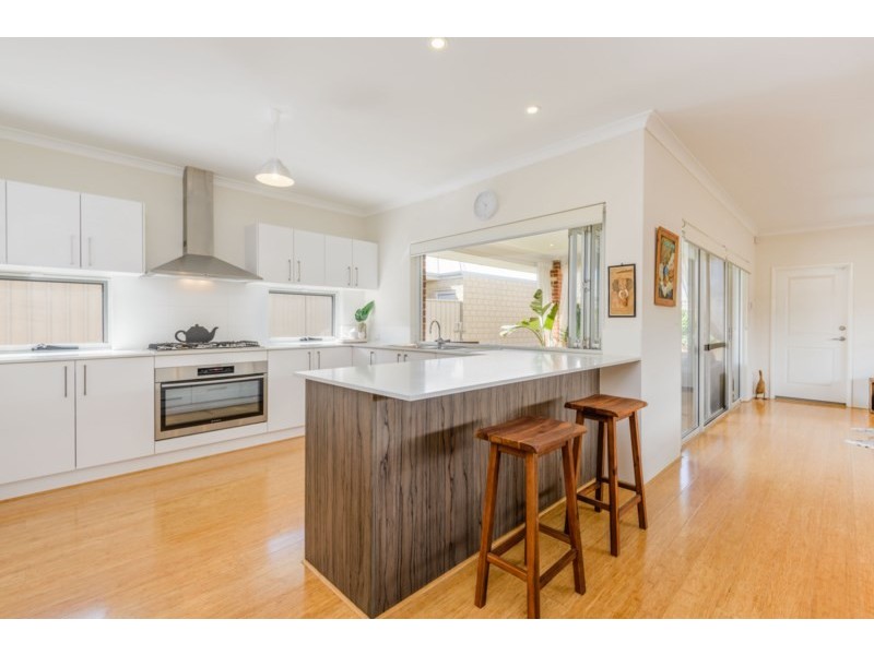 26 Pexton Drive, South Guildford WA 6055