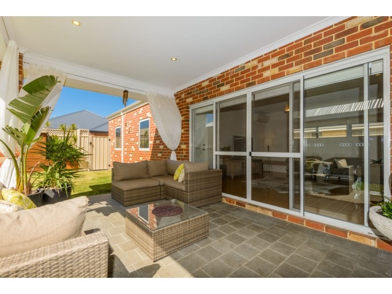 26 Pexton Drive, South Guildford WA 6055