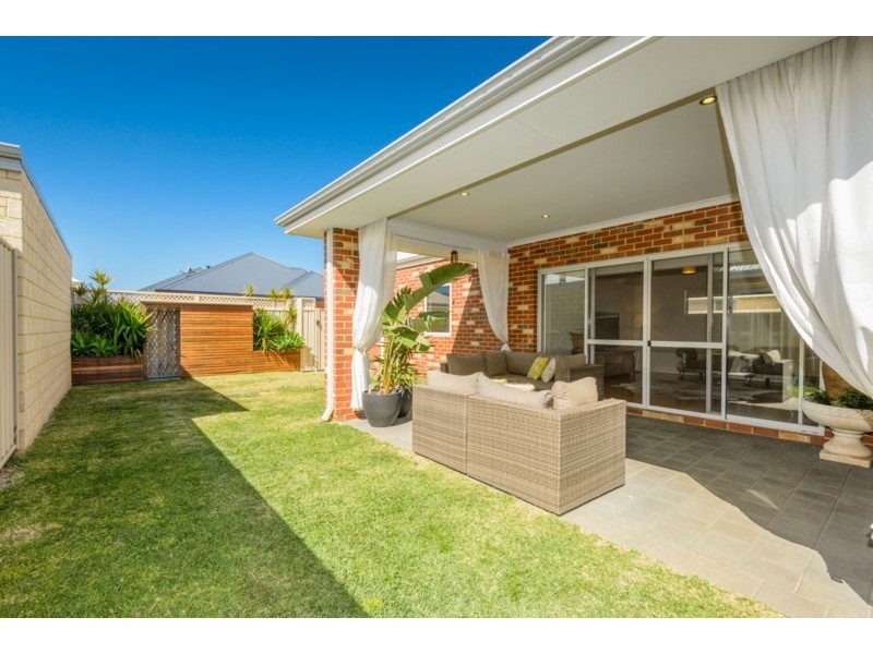 26 Pexton Drive, South Guildford WA 6055