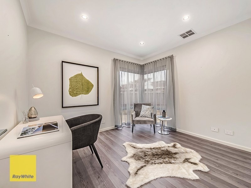 33 Pexton Drive, South Guildford WA 6055