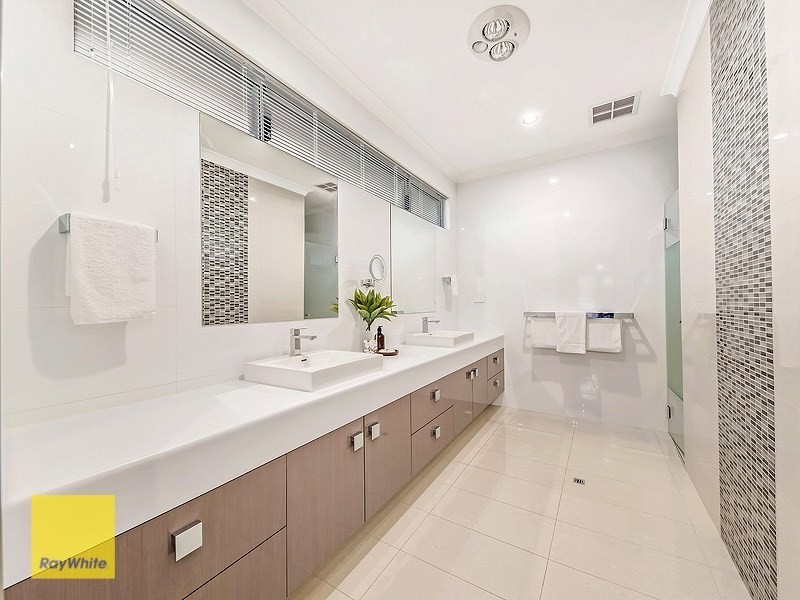 33 Pexton Drive, South Guildford WA 6055