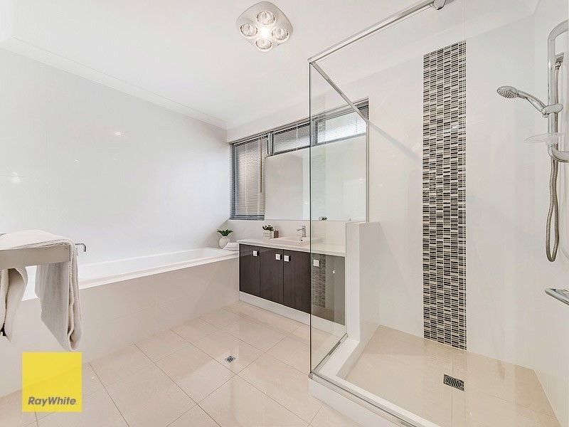 33 Pexton Drive, South Guildford WA 6055