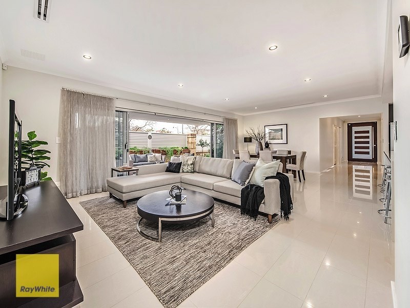 33 Pexton Drive, South Guildford WA 6055