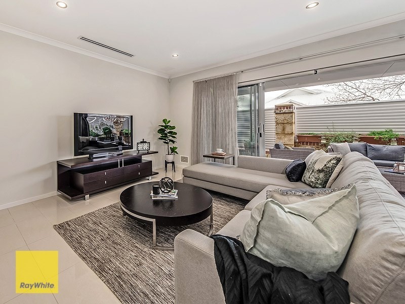 33 Pexton Drive, South Guildford WA 6055