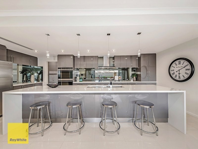 33 Pexton Drive, South Guildford WA 6055