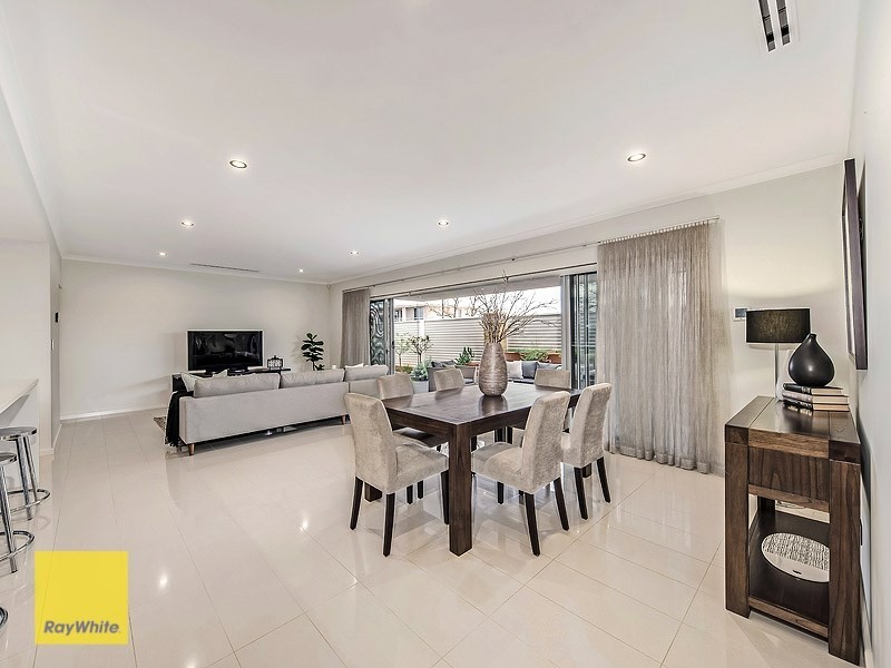 33 Pexton Drive, South Guildford WA 6055