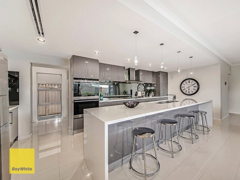 33 Pexton Drive, South Guildford WA 6055