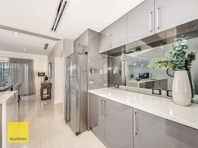 33 Pexton Drive, South Guildford WA 6055