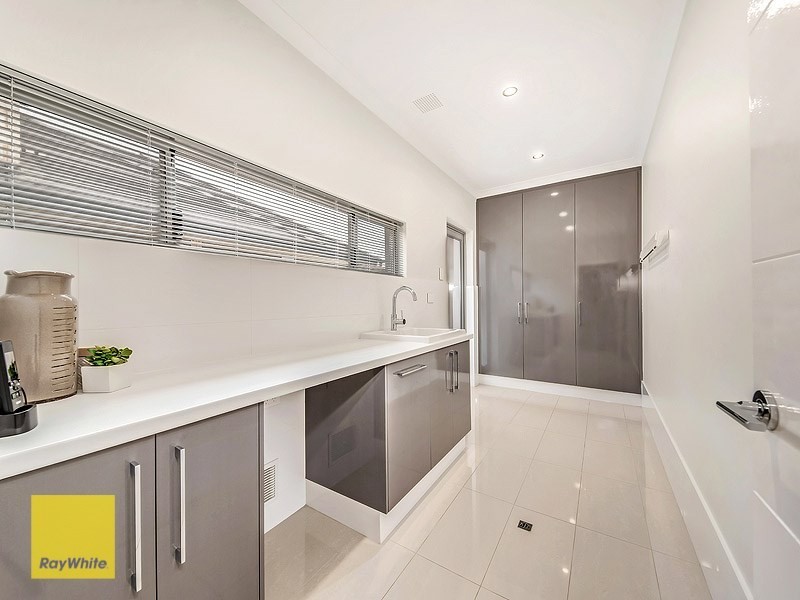 33 Pexton Drive, South Guildford WA 6055