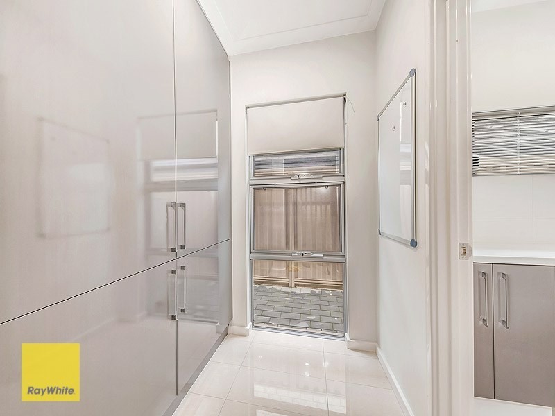 33 Pexton Drive, South Guildford WA 6055