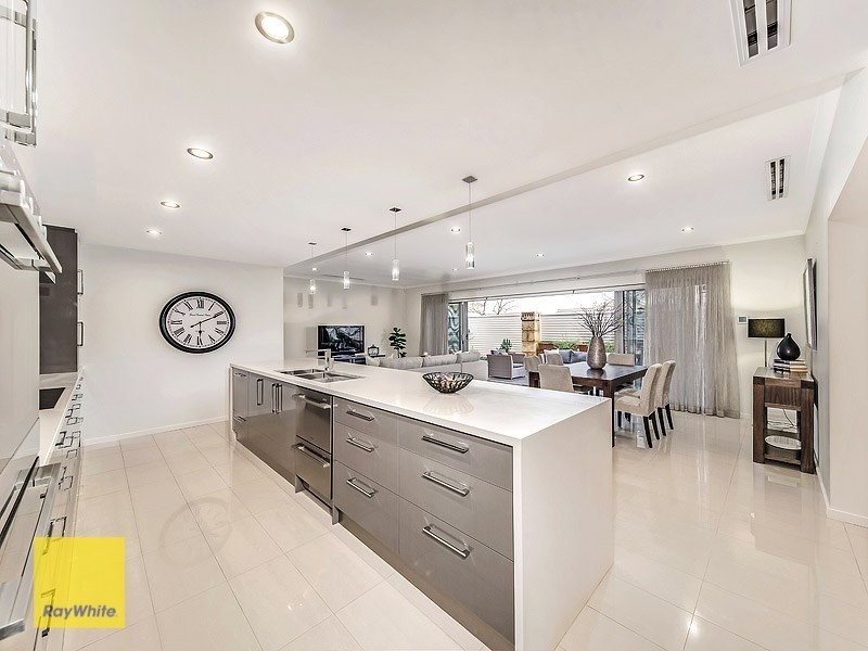 33 Pexton Drive, South Guildford WA 6055