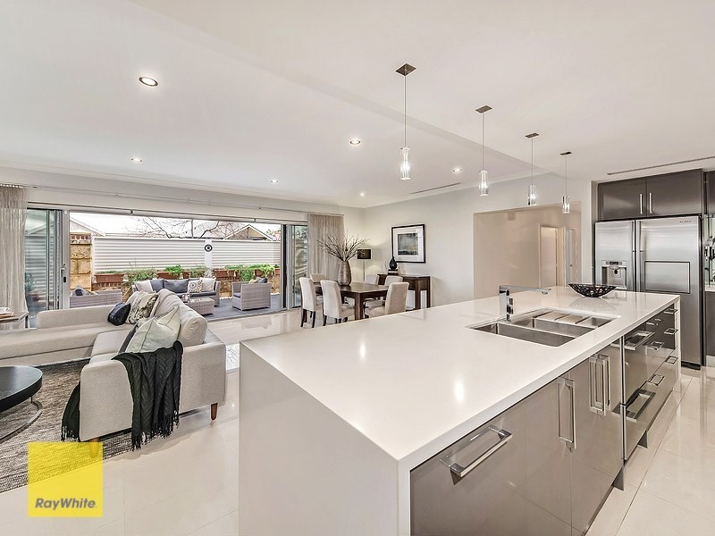 33 Pexton Drive, South Guildford WA 6055