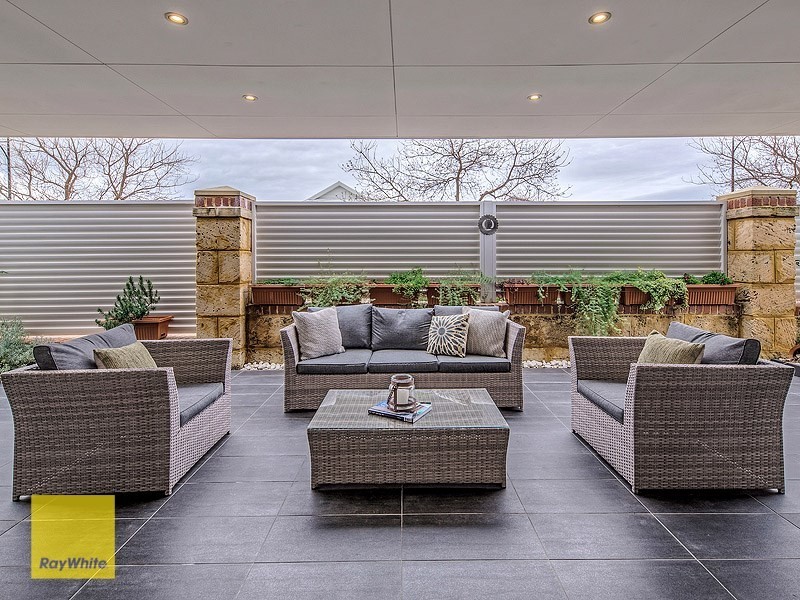 33 Pexton Drive, South Guildford WA 6055