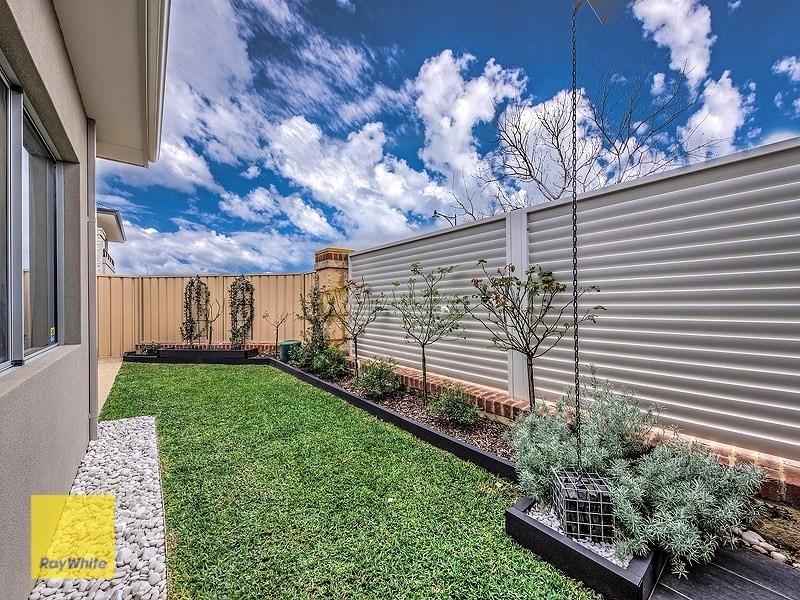 33 Pexton Drive, South Guildford WA 6055