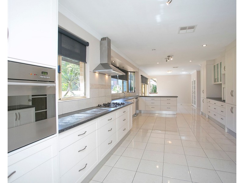 9 Stirling Close, Swan View WA 6056